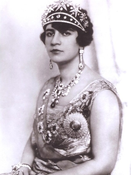 Black-and-white portrait of Soraya Tarzi wearing a jeweled headpiece and light-colored dress.